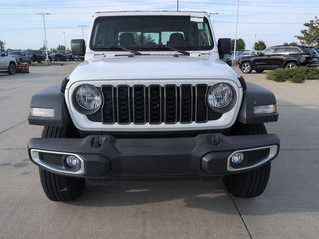 used 2024 Jeep Gladiator car, priced at $37,594