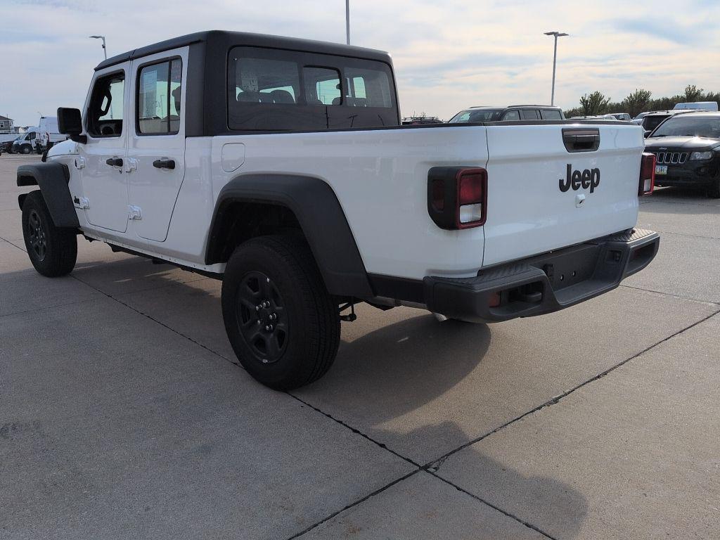 used 2024 Jeep Gladiator car, priced at $37,594
