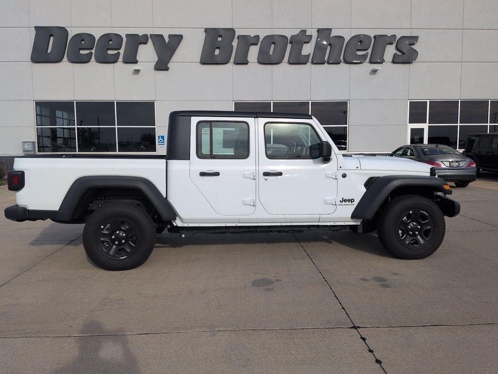 used 2024 Jeep Gladiator car, priced at $37,594