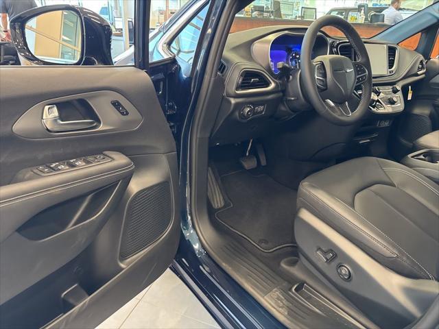 new 2025 Chrysler Pacifica car, priced at $39,720