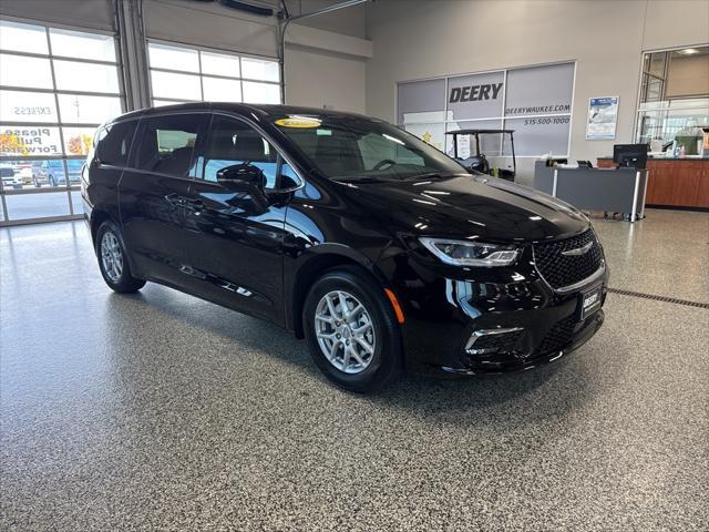 new 2025 Chrysler Pacifica car, priced at $44,256