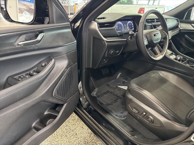 new 2025 Jeep Grand Cherokee car, priced at $40,611