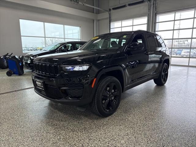 new 2025 Jeep Grand Cherokee car, priced at $40,611