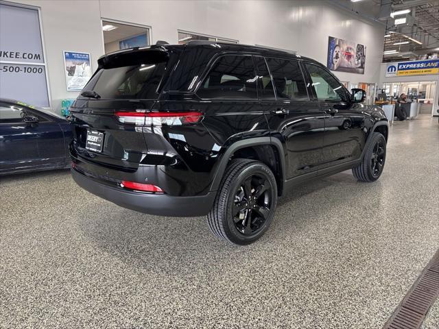 new 2025 Jeep Grand Cherokee car, priced at $40,611