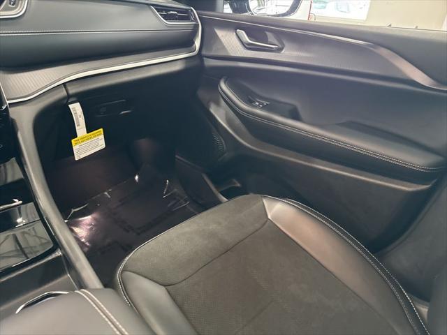 new 2025 Jeep Grand Cherokee car, priced at $40,611