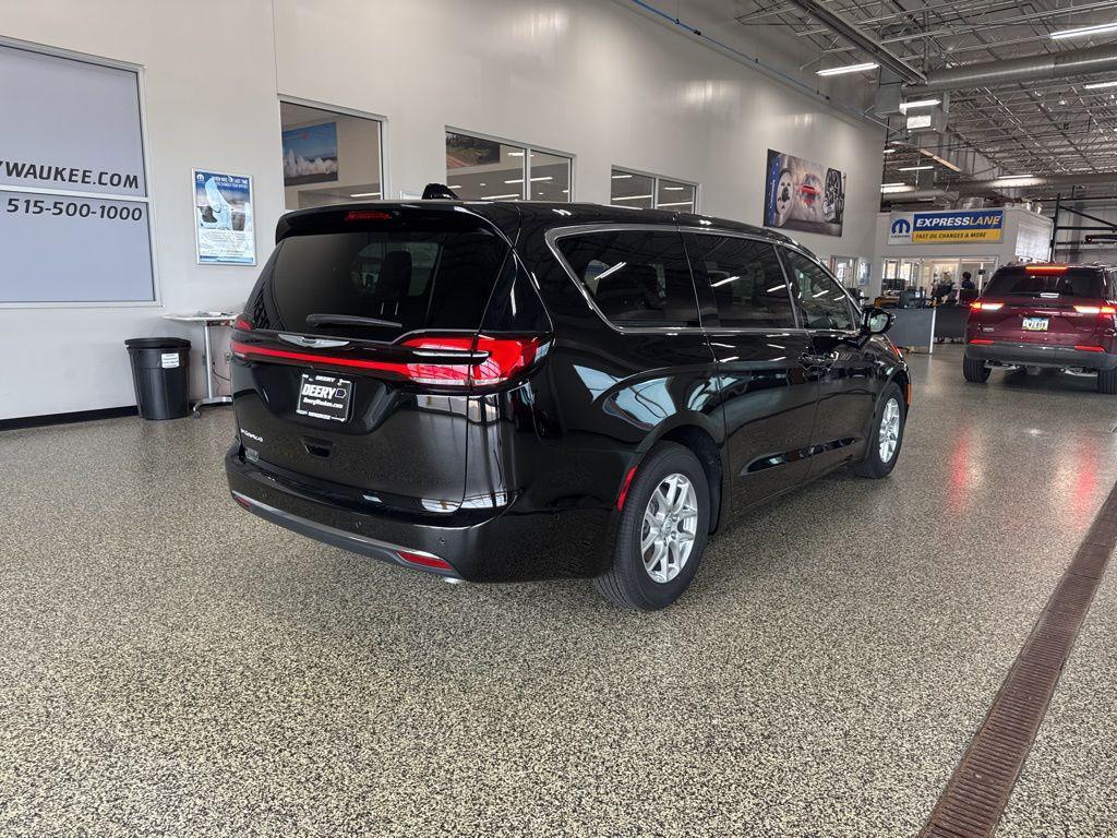 new 2025 Chrysler Pacifica car, priced at $38,866