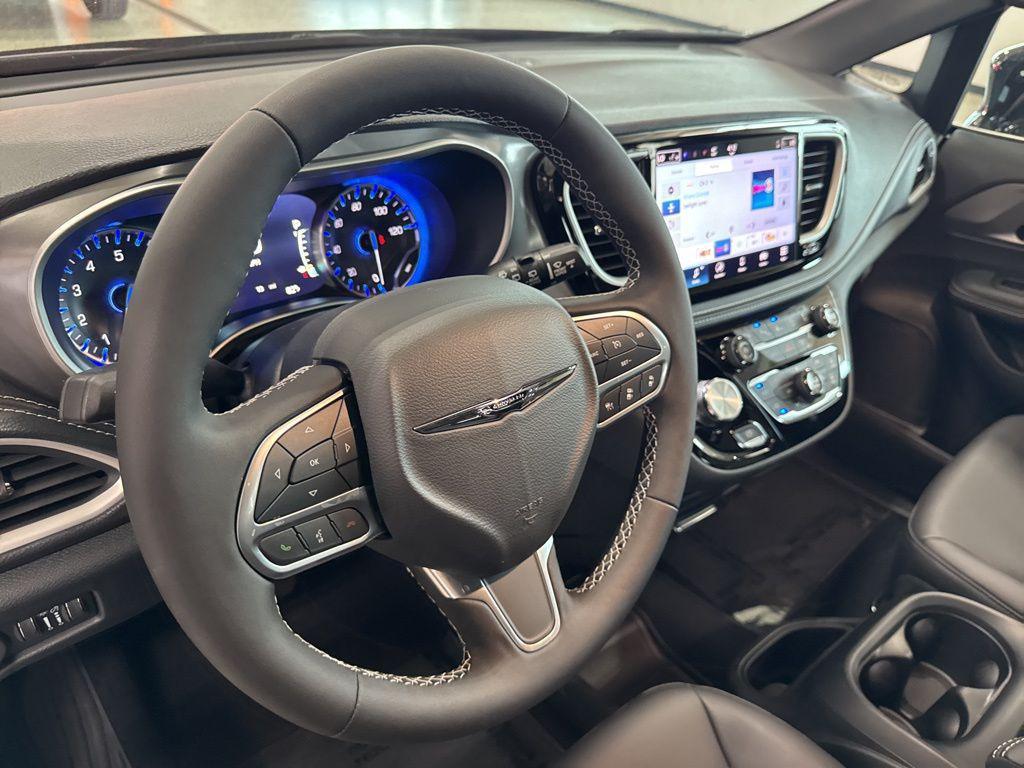 new 2025 Chrysler Pacifica car, priced at $38,866