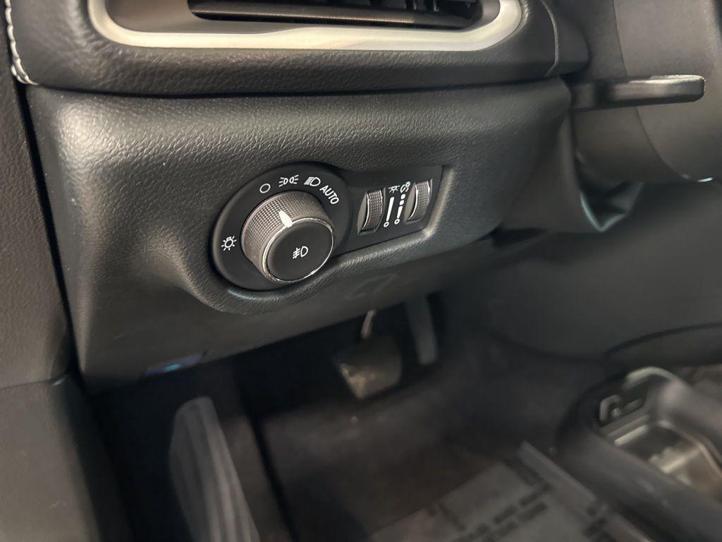 new 2025 Chrysler Pacifica car, priced at $38,866