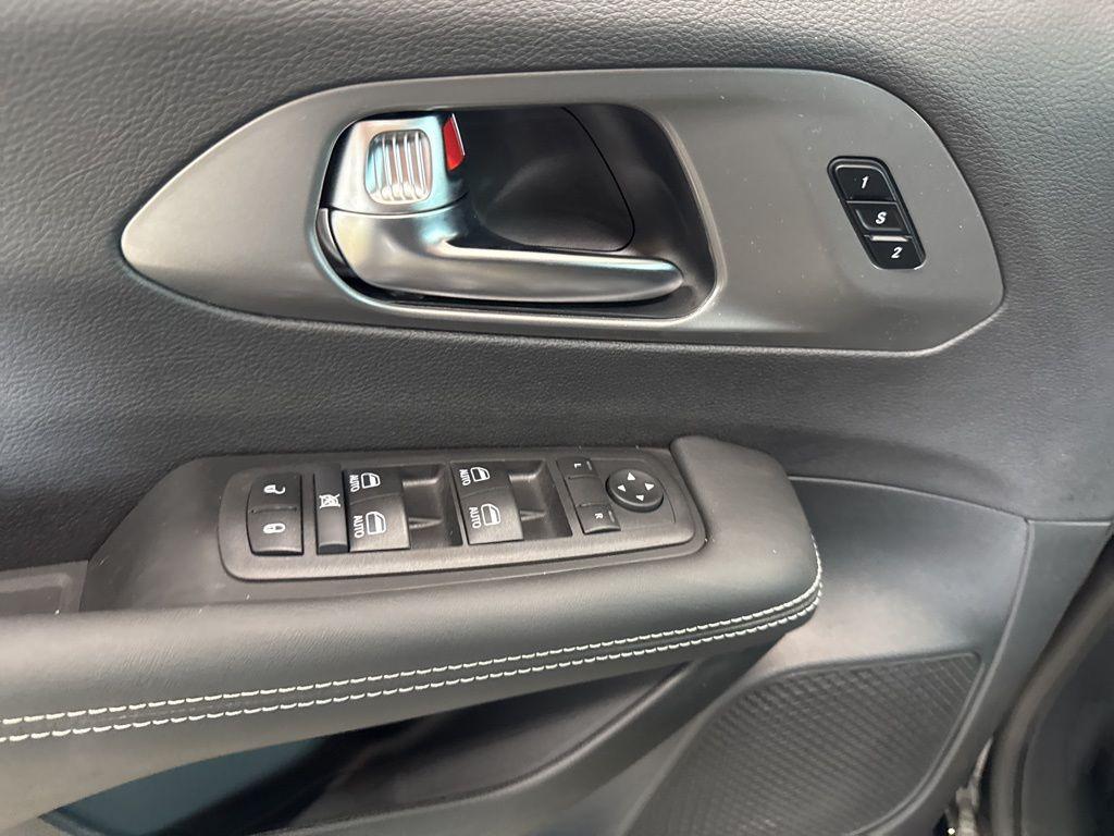 new 2025 Chrysler Pacifica car, priced at $38,866