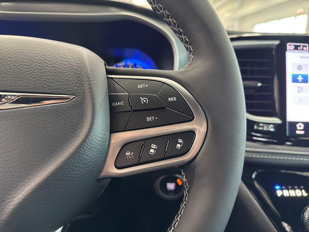 new 2025 Chrysler Pacifica car, priced at $38,866