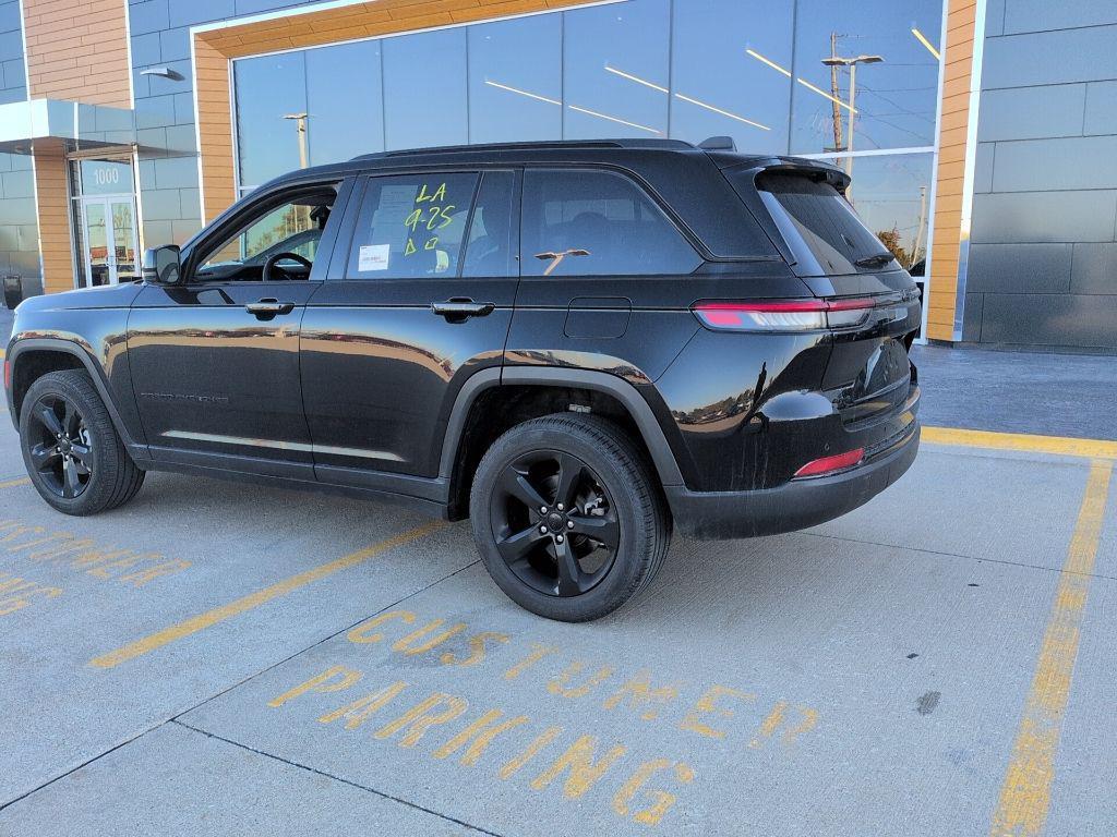 used 2023 Jeep Grand Cherokee car, priced at $28,655