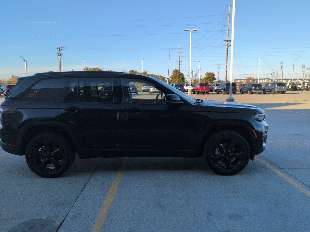 used 2023 Jeep Grand Cherokee car, priced at $28,655