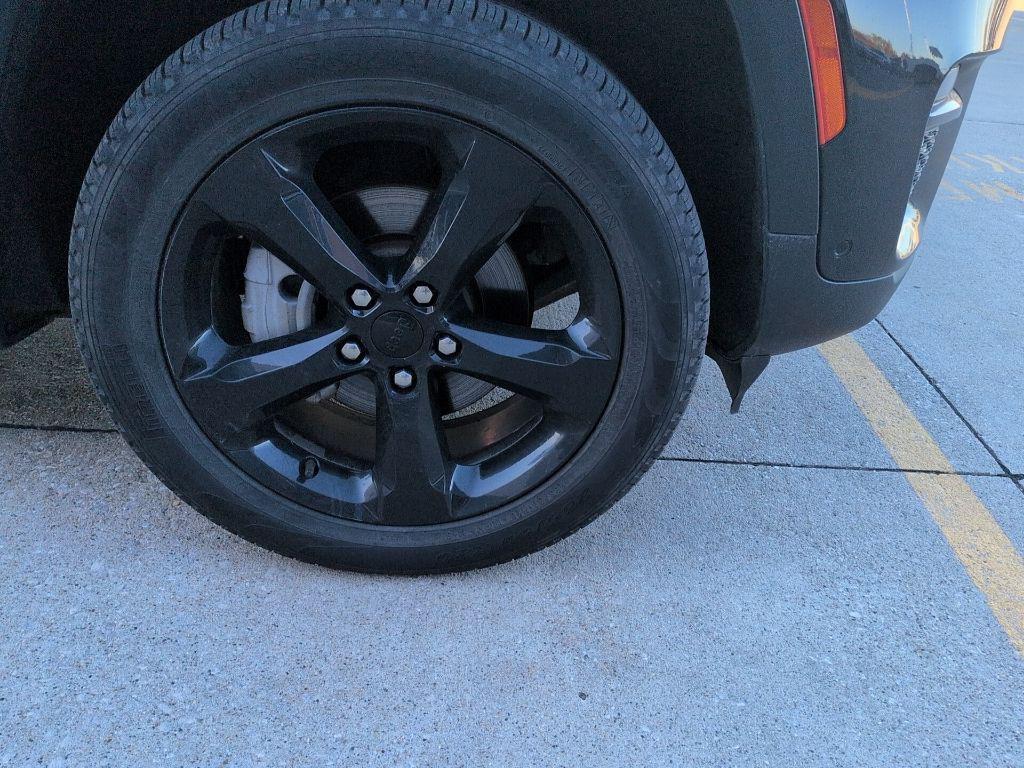 used 2023 Jeep Grand Cherokee car, priced at $28,655