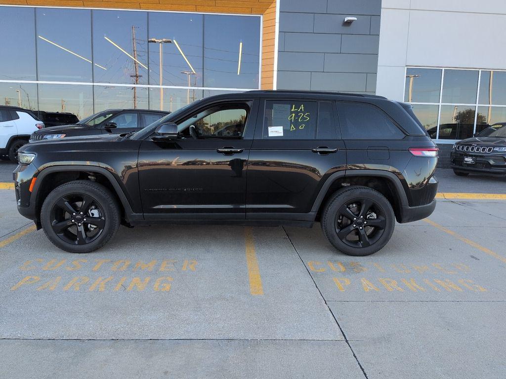 used 2023 Jeep Grand Cherokee car, priced at $28,655