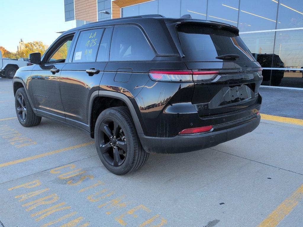 used 2023 Jeep Grand Cherokee car, priced at $28,655