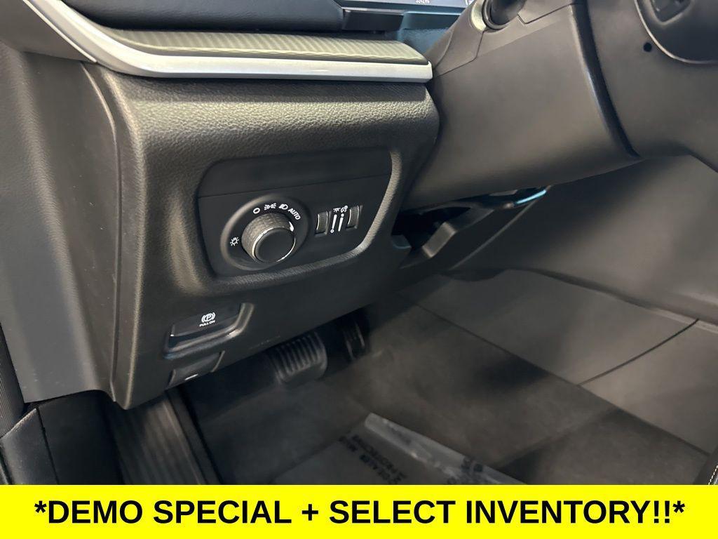 new 2025 Jeep Grand Cherokee car, priced at $40,070