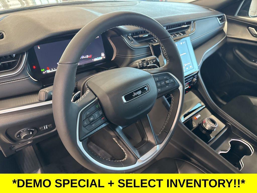 new 2025 Jeep Grand Cherokee car, priced at $40,070