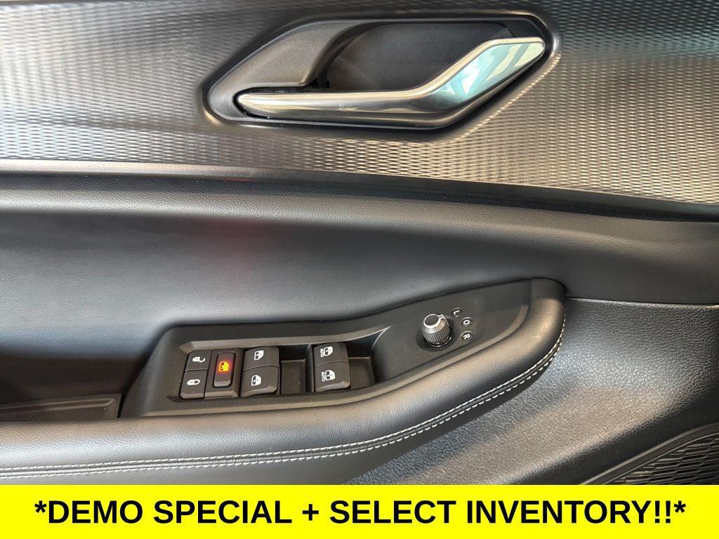 new 2025 Jeep Grand Cherokee car, priced at $40,070