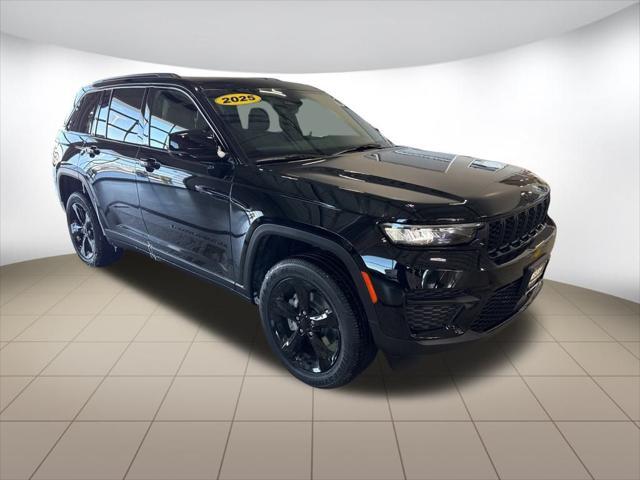 new 2025 Jeep Grand Cherokee car, priced at $40,611