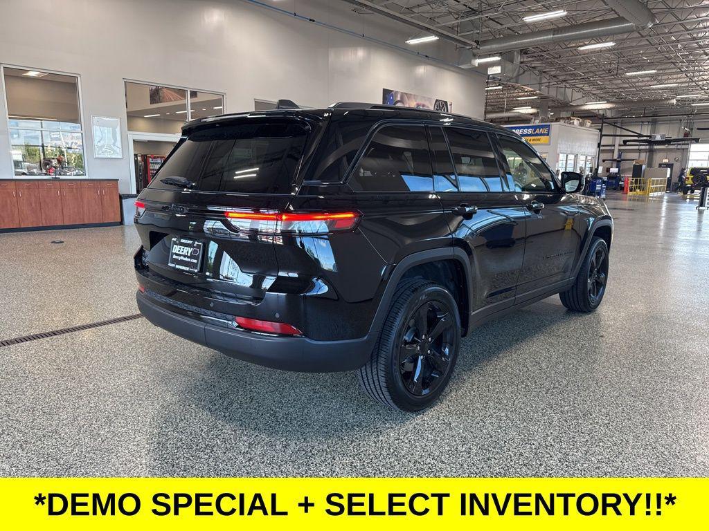 new 2025 Jeep Grand Cherokee car, priced at $40,070
