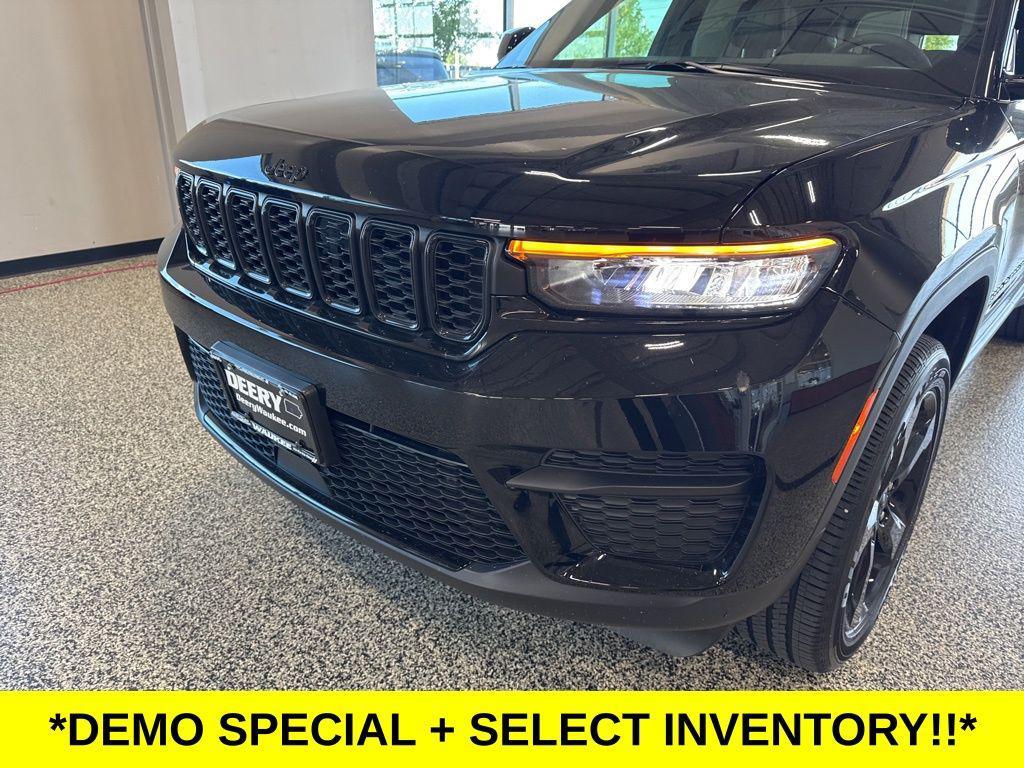 new 2025 Jeep Grand Cherokee car, priced at $40,070