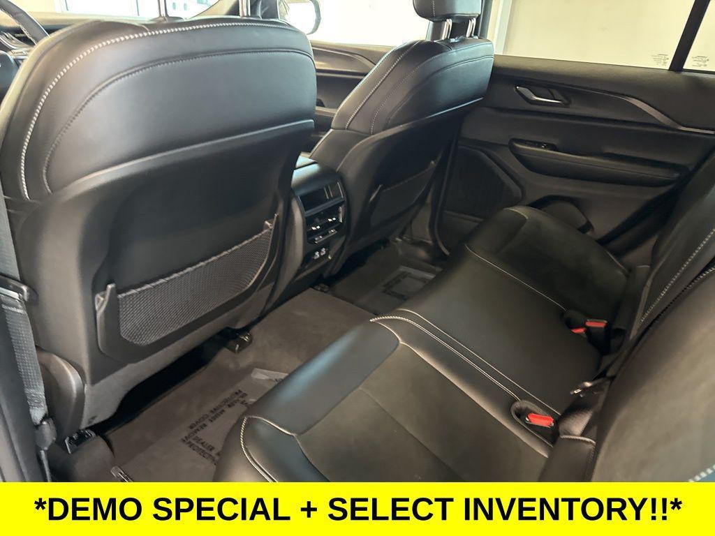 new 2025 Jeep Grand Cherokee car, priced at $40,070
