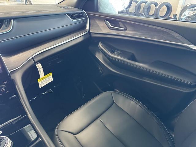 new 2025 Jeep Grand Cherokee car, priced at $45,006