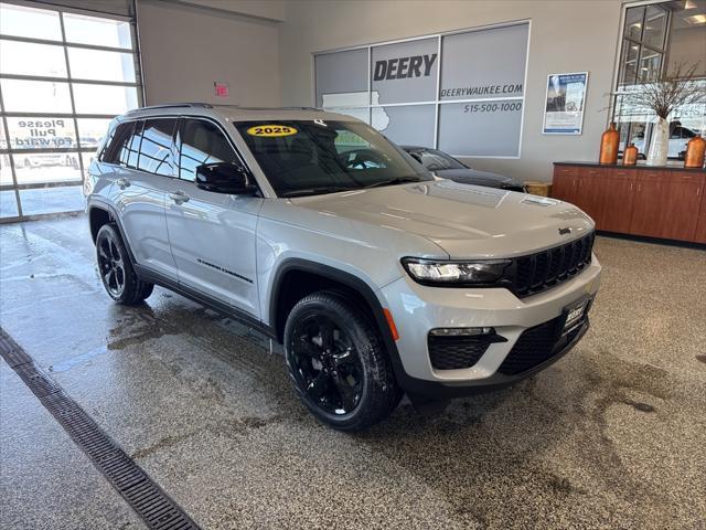 new 2025 Jeep Grand Cherokee car, priced at $44,756