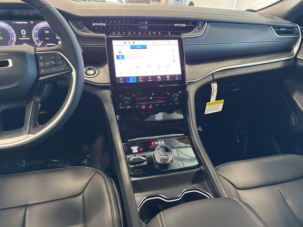 new 2025 Jeep Grand Cherokee car, priced at $42,256