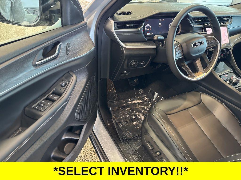 new 2025 Jeep Grand Cherokee car, priced at $45,006