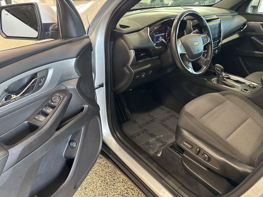 used 2022 Chevrolet Traverse car, priced at $29,200
