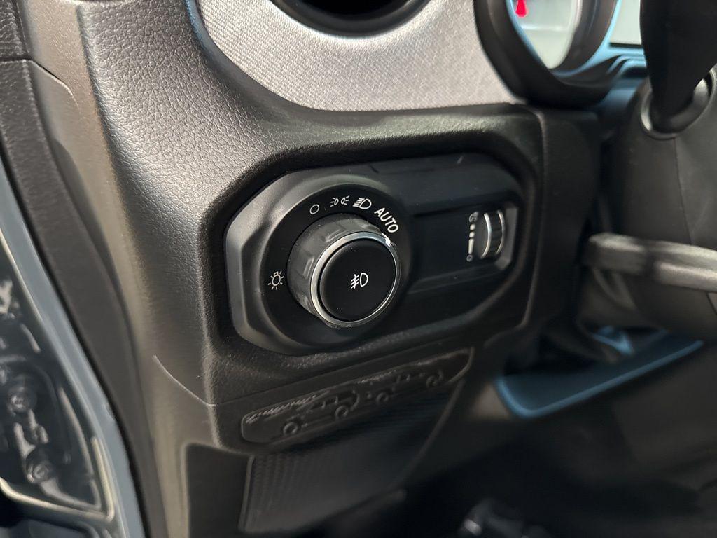 new 2025 Jeep Wrangler car, priced at $45,334