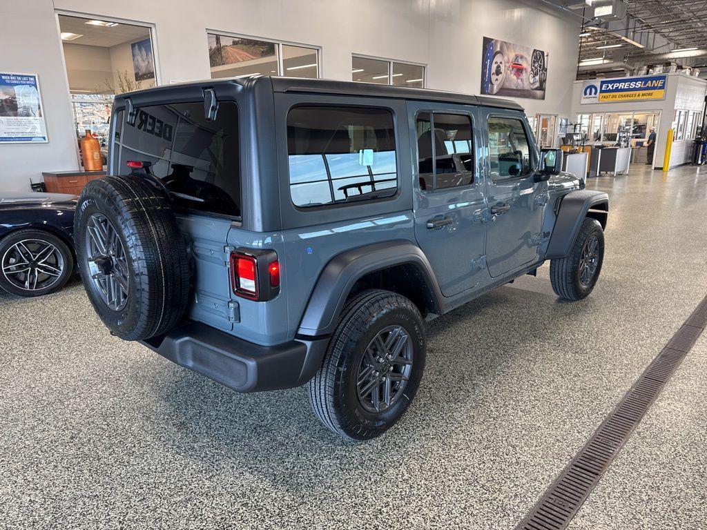 new 2025 Jeep Wrangler car, priced at $45,334