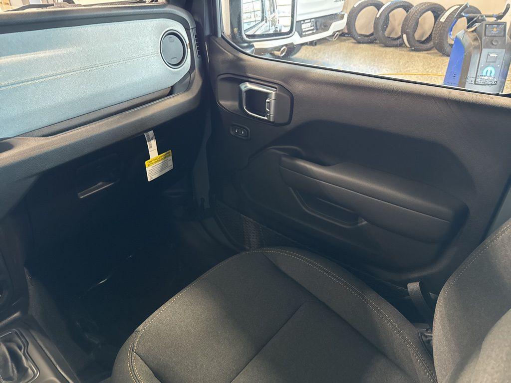 new 2025 Jeep Wrangler car, priced at $45,334