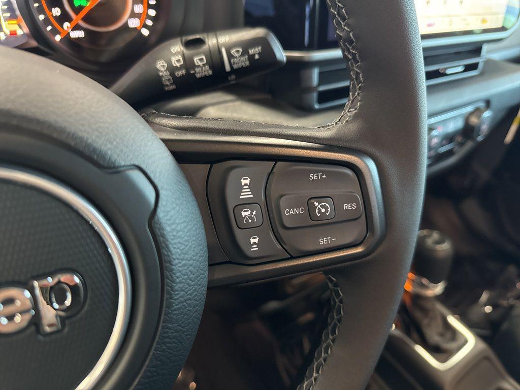 new 2025 Jeep Wrangler car, priced at $45,334