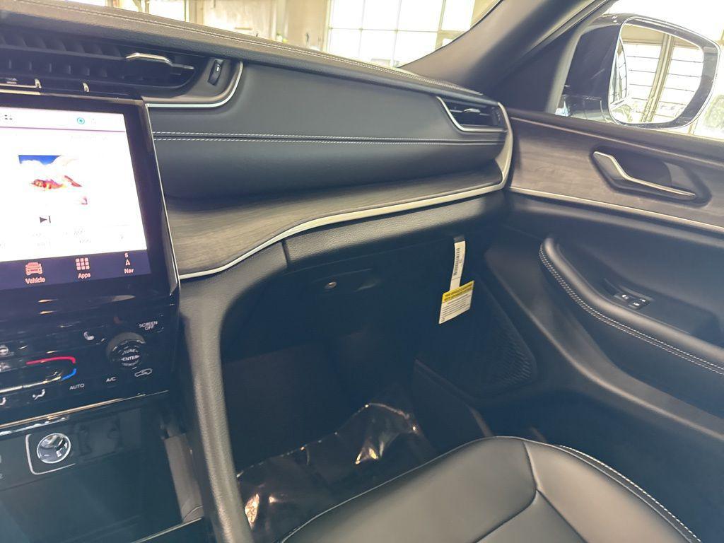 new 2025 Jeep Grand Cherokee L car, priced at $46,166
