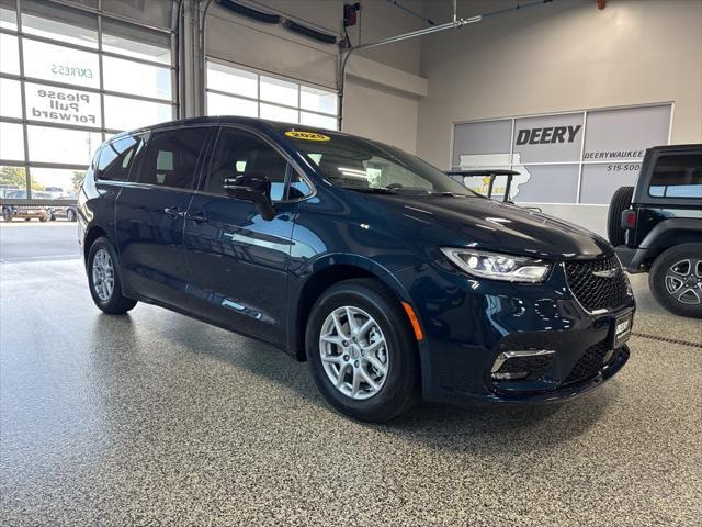 new 2025 Chrysler Pacifica car, priced at $44,937