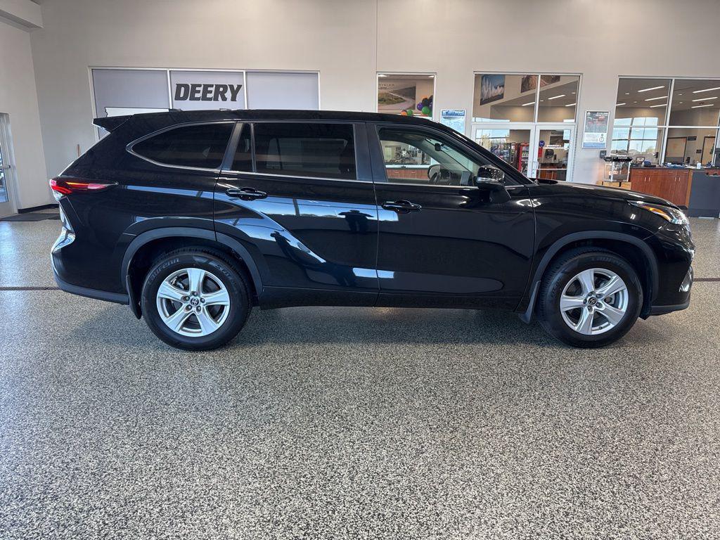 used 2024 Toyota Highlander car, priced at $32,950