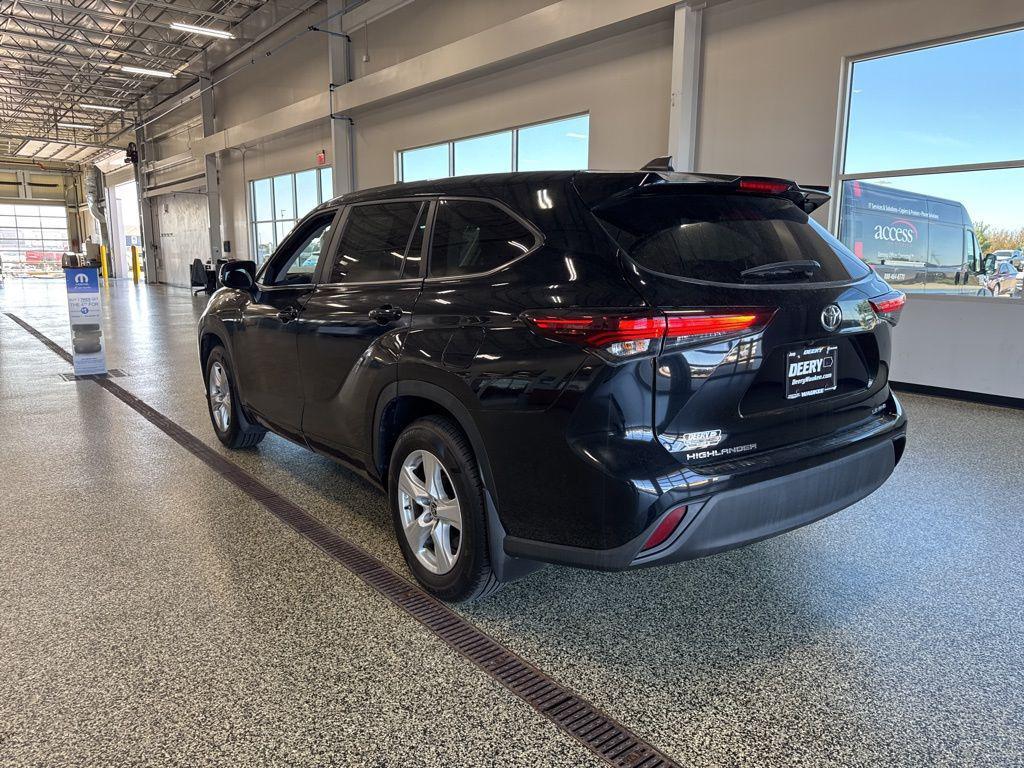 used 2024 Toyota Highlander car, priced at $32,950