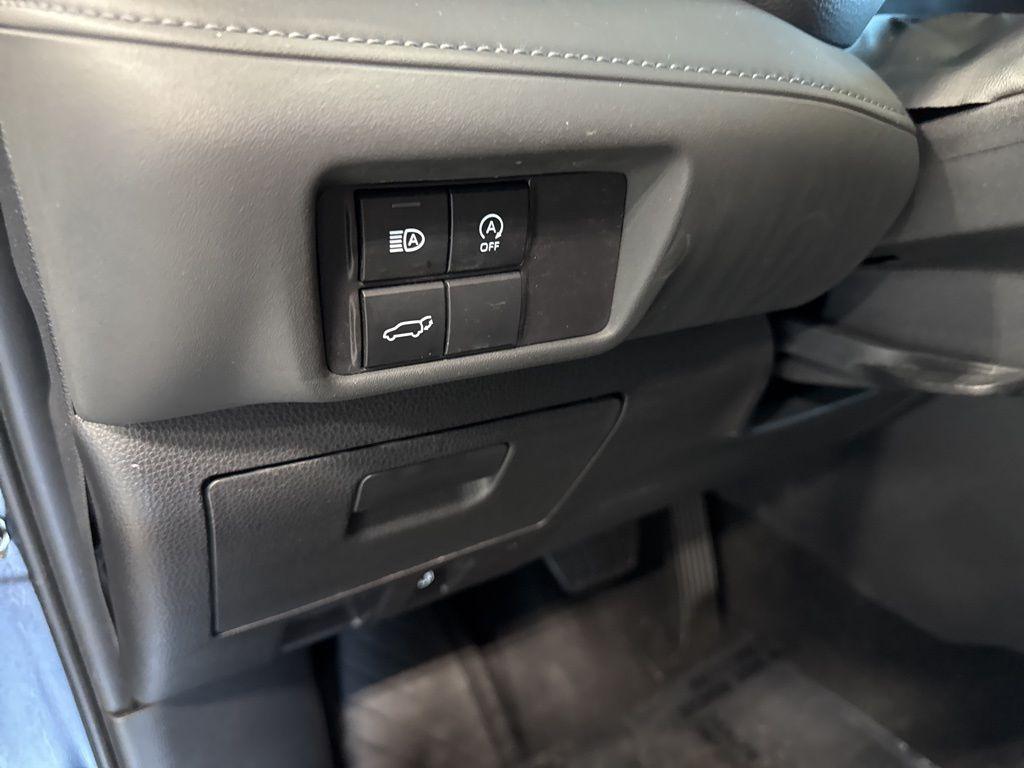 used 2024 Toyota Highlander car, priced at $32,950