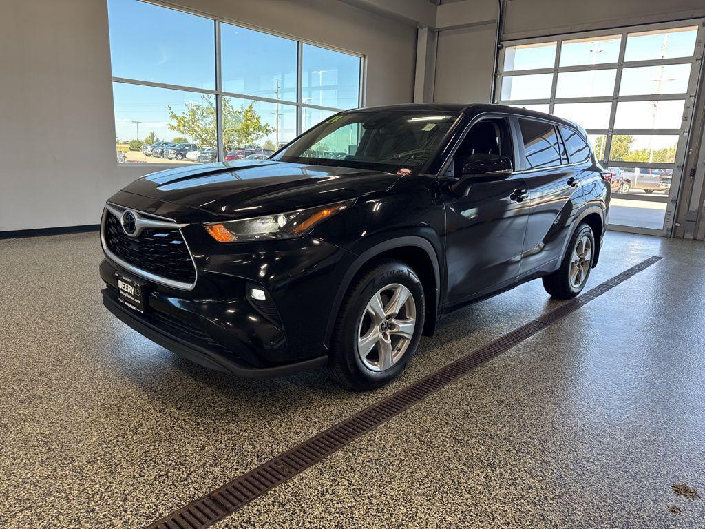 used 2024 Toyota Highlander car, priced at $32,950