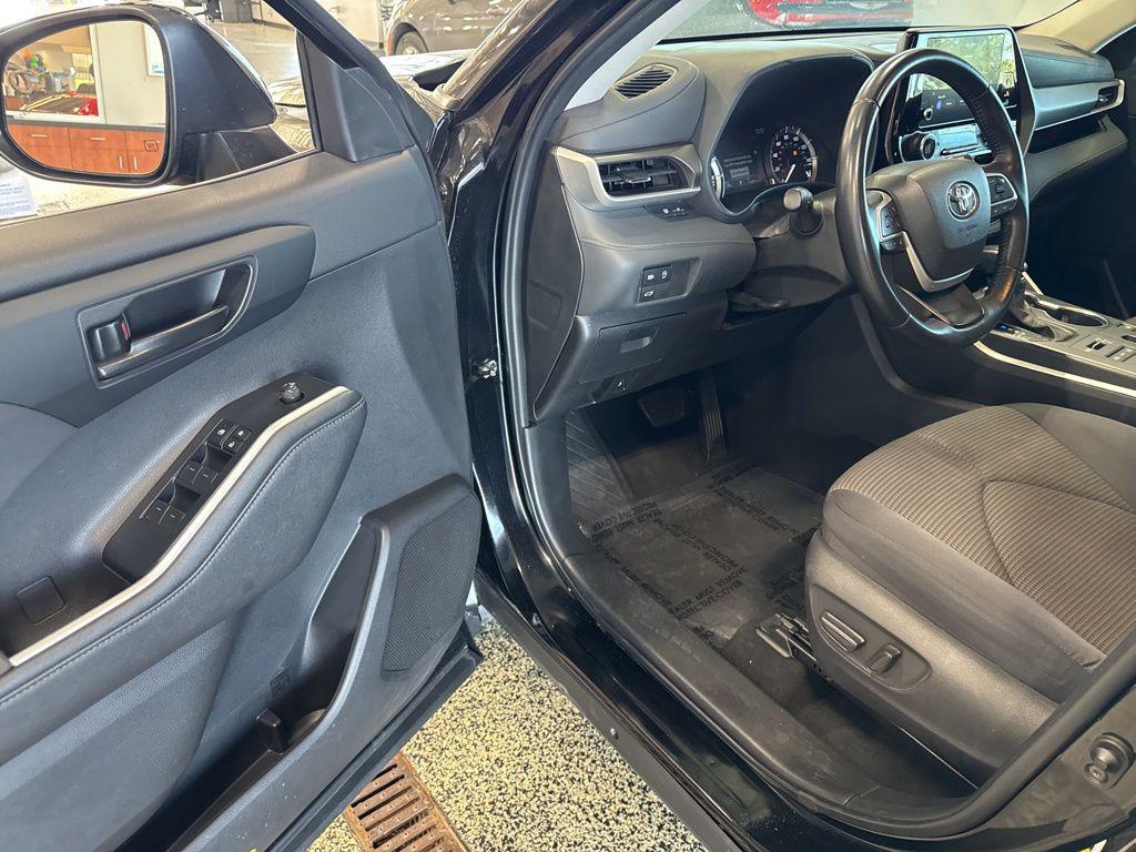 used 2024 Toyota Highlander car, priced at $32,950
