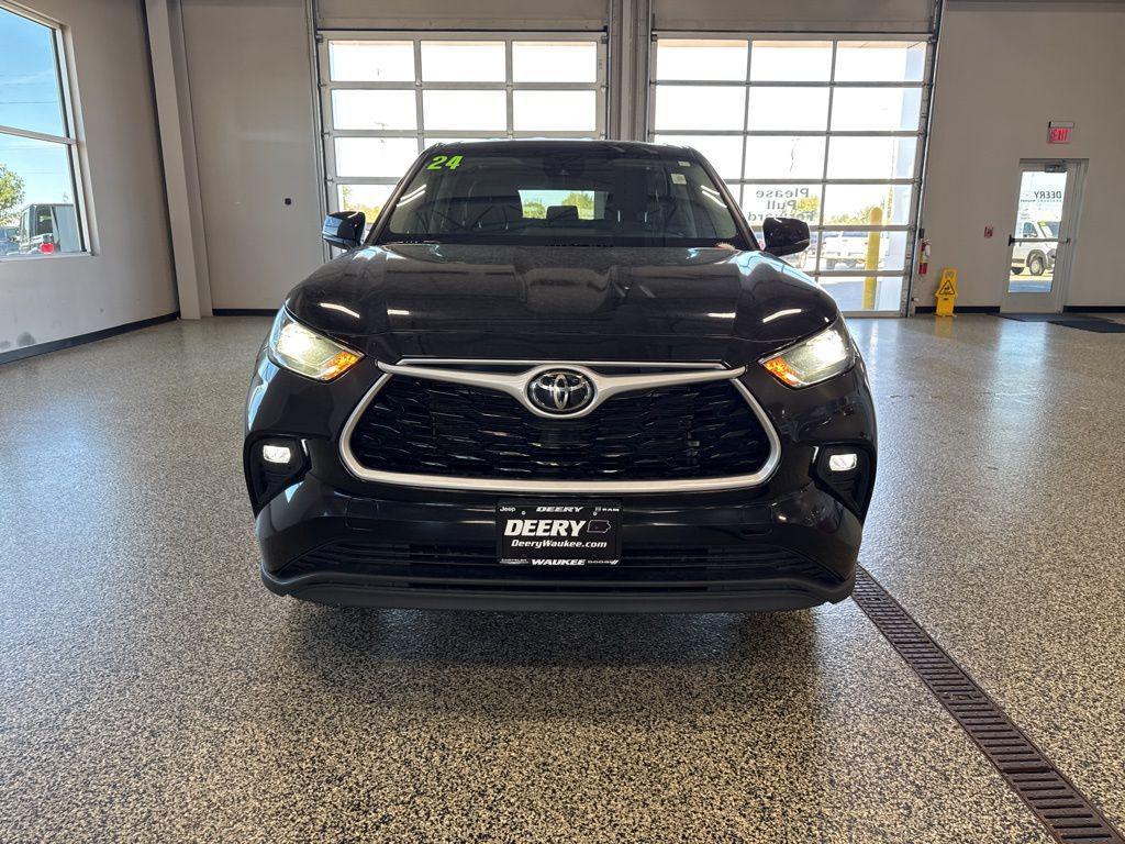 used 2024 Toyota Highlander car, priced at $32,950