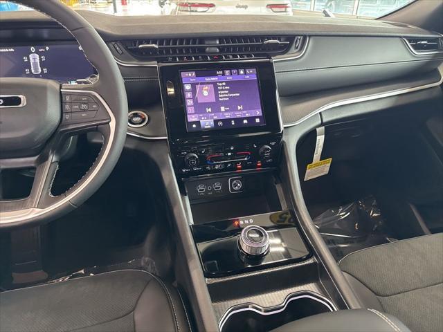 new 2025 Jeep Grand Cherokee car, priced at $40,611