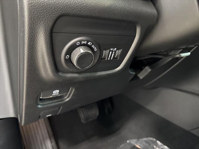 new 2025 Jeep Grand Cherokee car, priced at $40,611