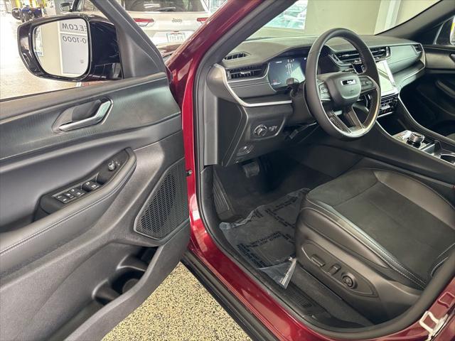 new 2025 Jeep Grand Cherokee car, priced at $40,611