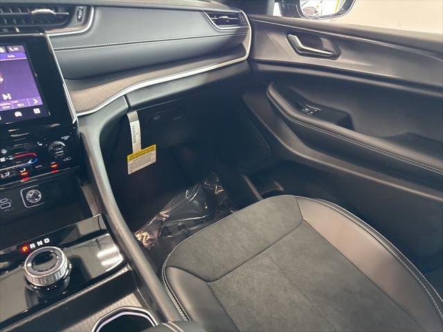 new 2025 Jeep Grand Cherokee car, priced at $40,611
