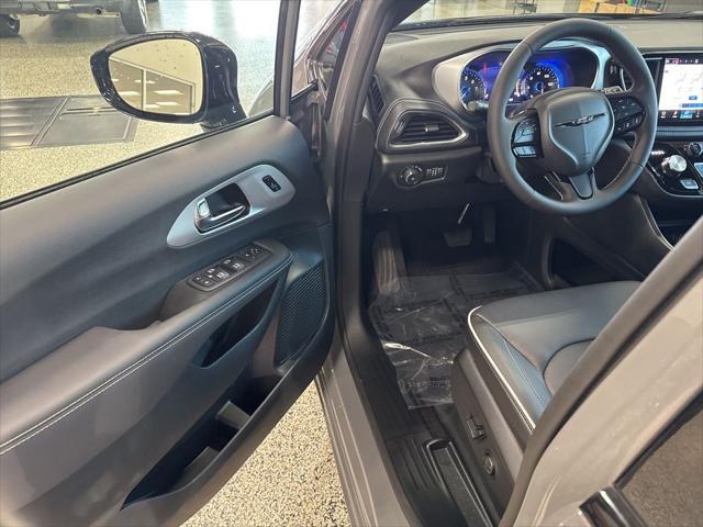 new 2025 Chrysler Pacifica car, priced at $47,291