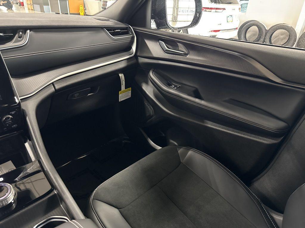 new 2025 Jeep Grand Cherokee L car, priced at $42,571