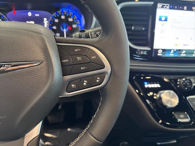 new 2025 Chrysler Pacifica car, priced at $39,274